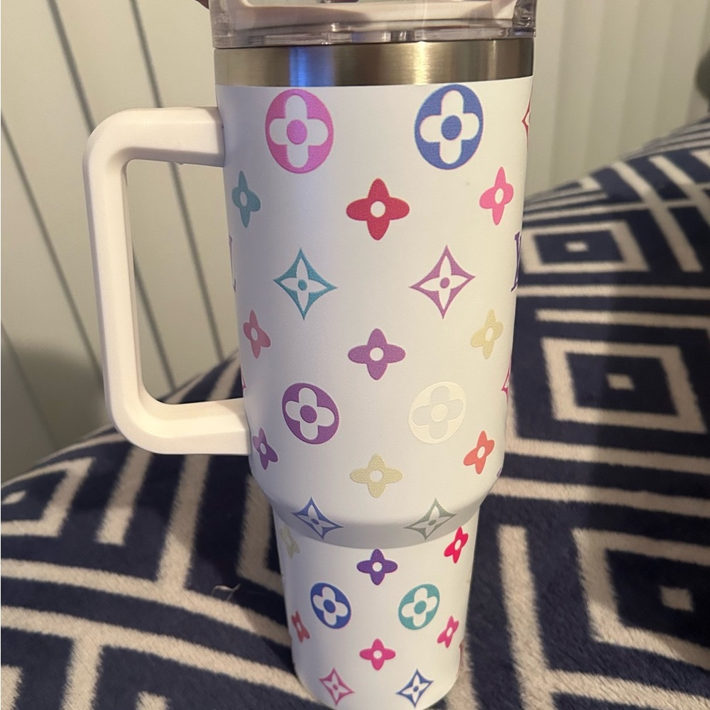 Stanley White Tumbler with Multicolor Pattern - Picture 5 of 9